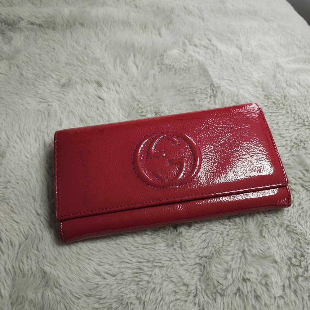 *Authentic**Gucci Soho GG Leather Continental Wallet - Crimson Red